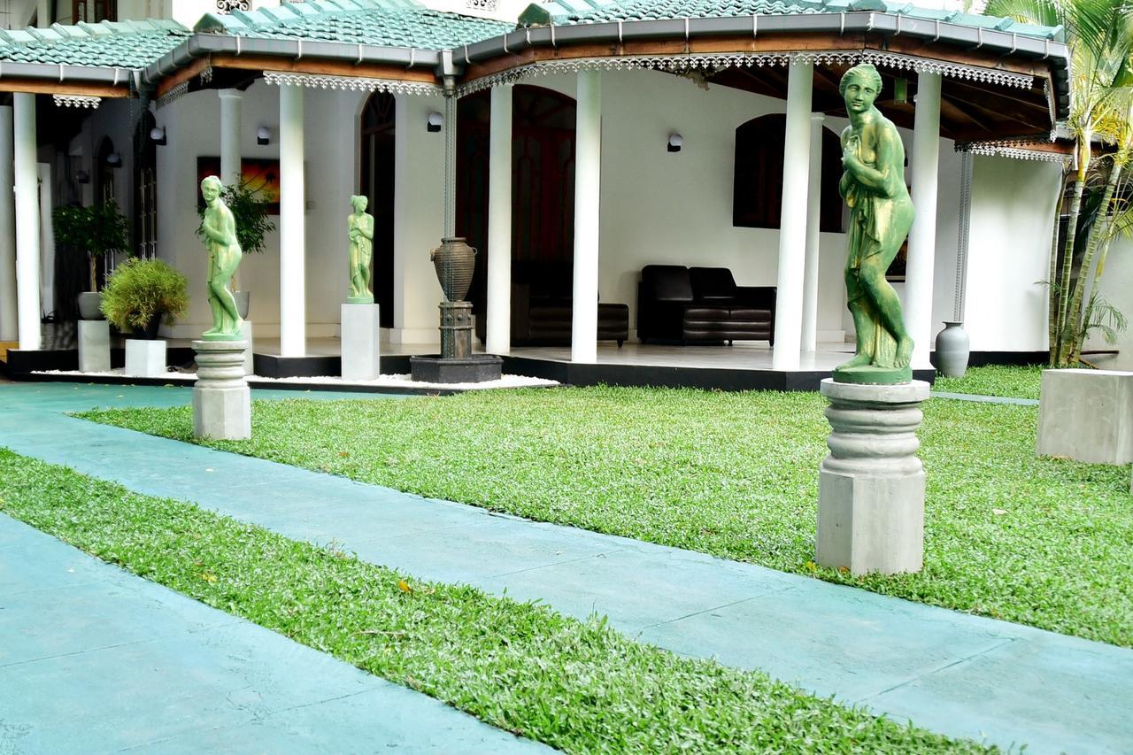Sky Transit Hotel Katunayaka Exterior foto